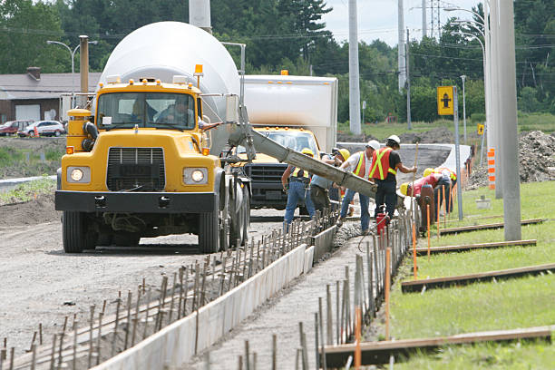 Best Concrete Walkway Installation  in Leesburg, OH